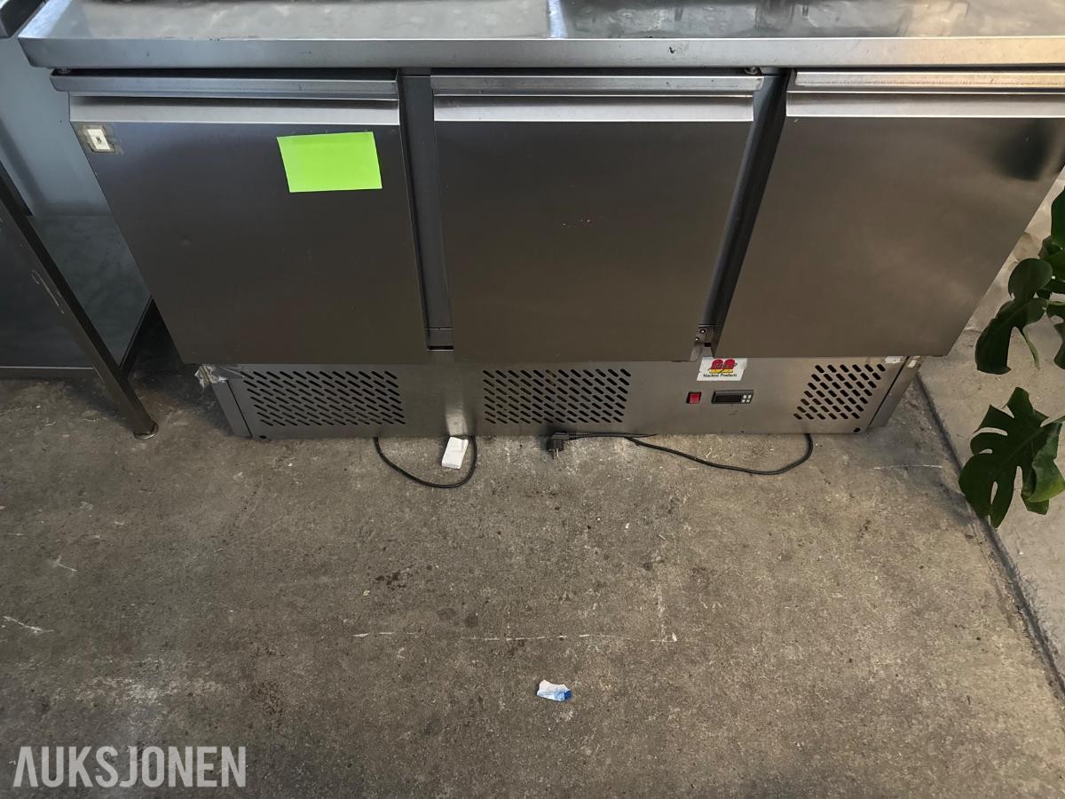 KOMPLETT RESTAURANT-/STORKJØKKEN SELGES