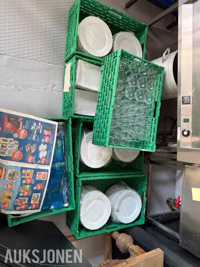 KOMPLETT RESTAURANT-/STORKJØKKEN SELGES