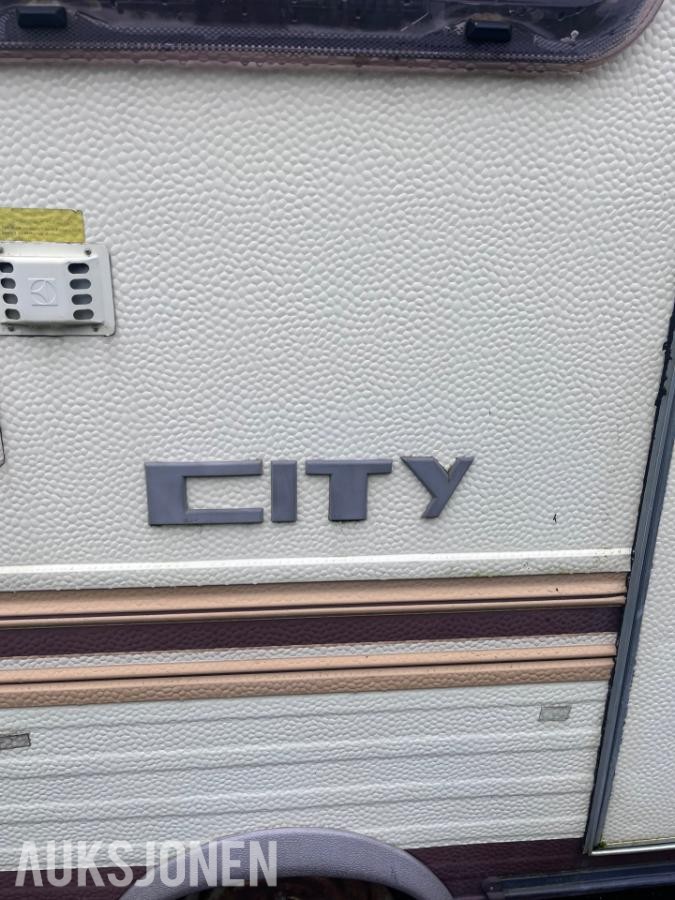 Bürstner City 1982 - Fuktskade i front - Prosjekt / Delevogn