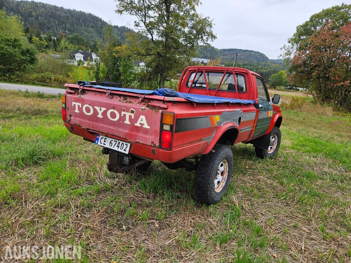 1983 Toyota HiLux 2.0 Bensin EU ok til 03.2027