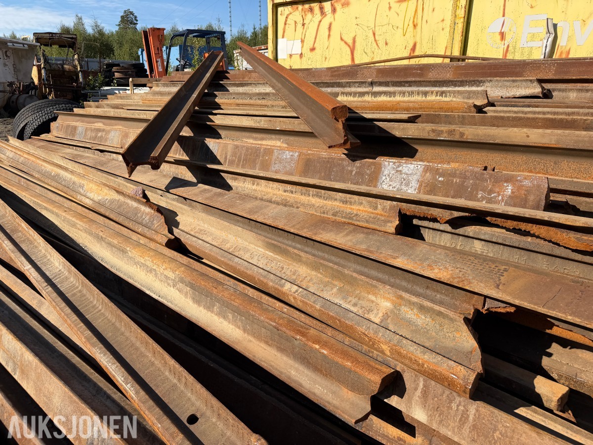Togskinne ca. 4,8 meter - vignolprofil - profilhøyde omtrent 12 centimeter
