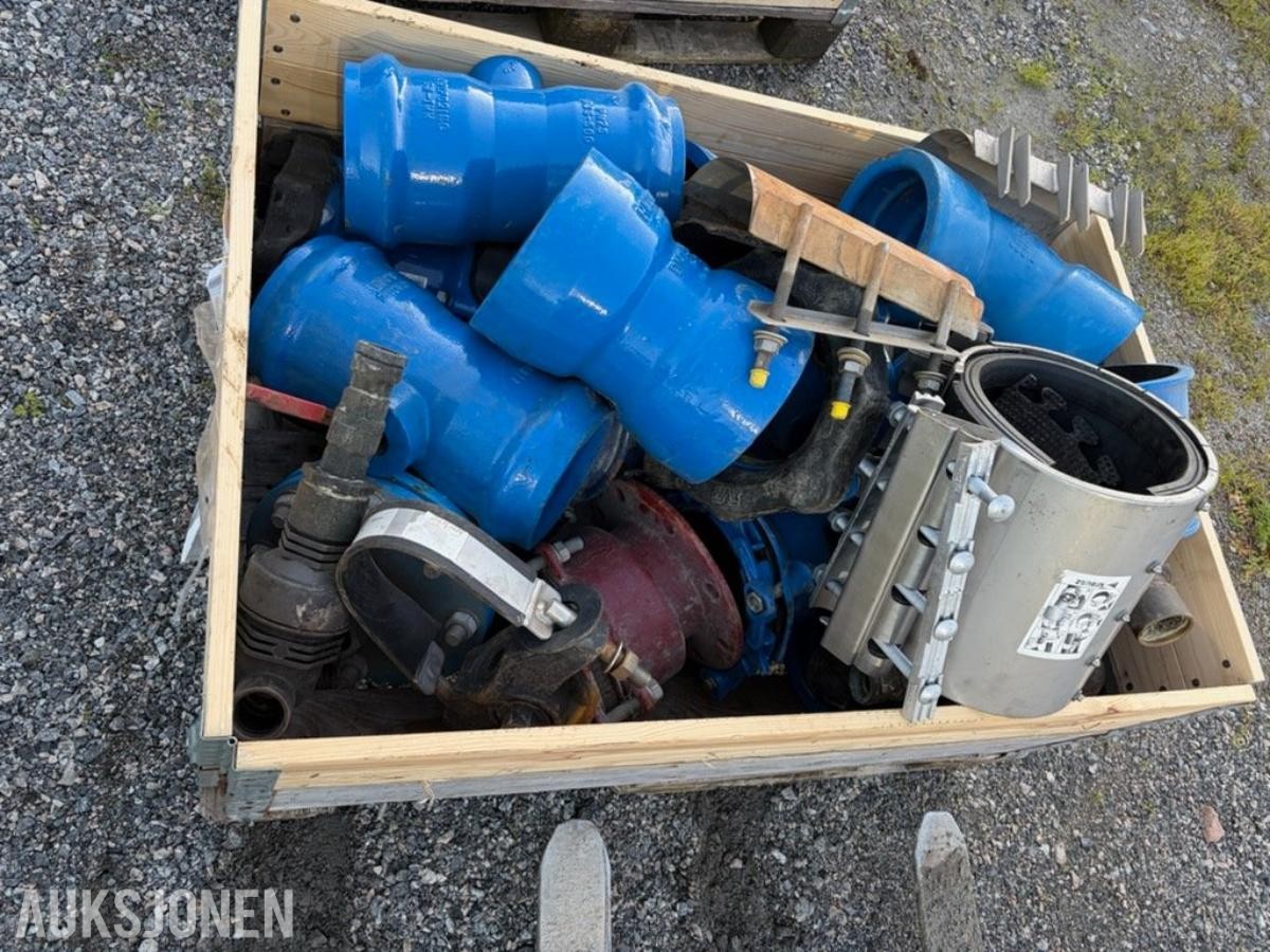 Parti m/ ventiler, rørdeler og koblinger 
