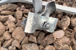 Beslag til byggjerder til sikringsmateriell
