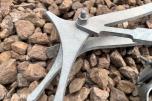 Beslag til byggjerder til sikringsmateriell