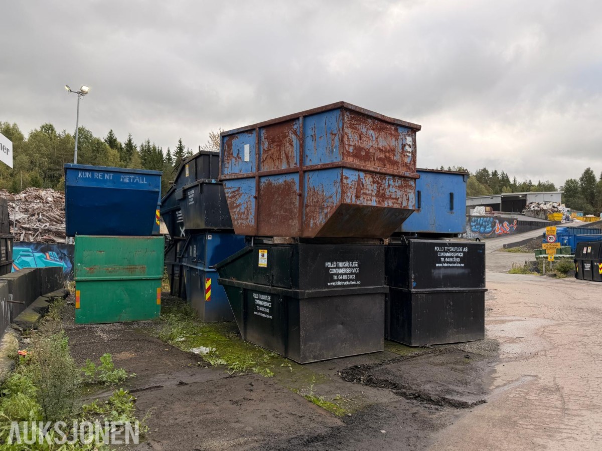 Parti med 18 stk. avfallscontainere 5–10 m³ – åpne og lukkede