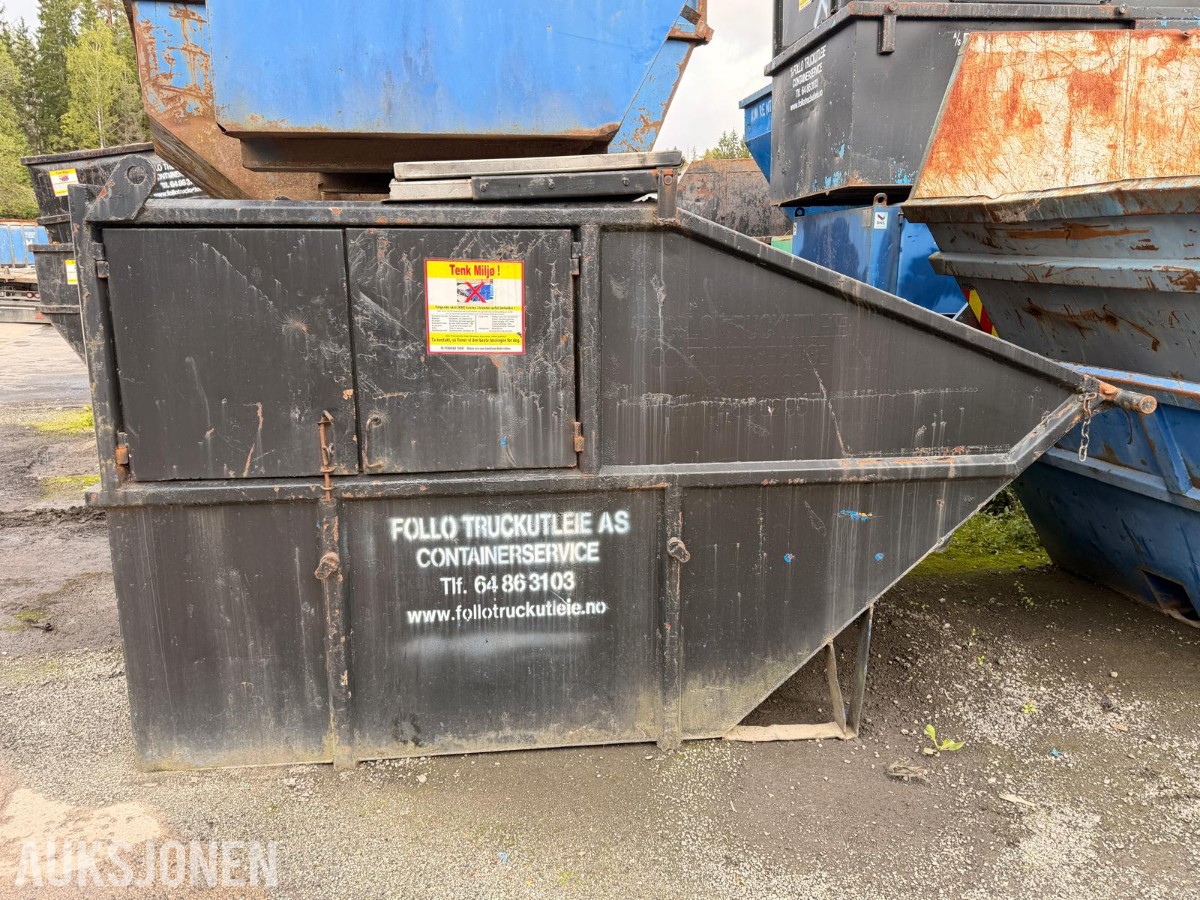 Parti med 18 stk. avfallscontainere 5–10 m³ – åpne og lukkede