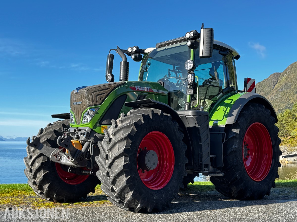 2023 Fendt 724 Vario Profi+ Gen 6 - Spakstyring - Isobus - 50 km/t - Gått 1305 timer - Front PTO og hydraulikkuttak - EU godkjent til juni 2027