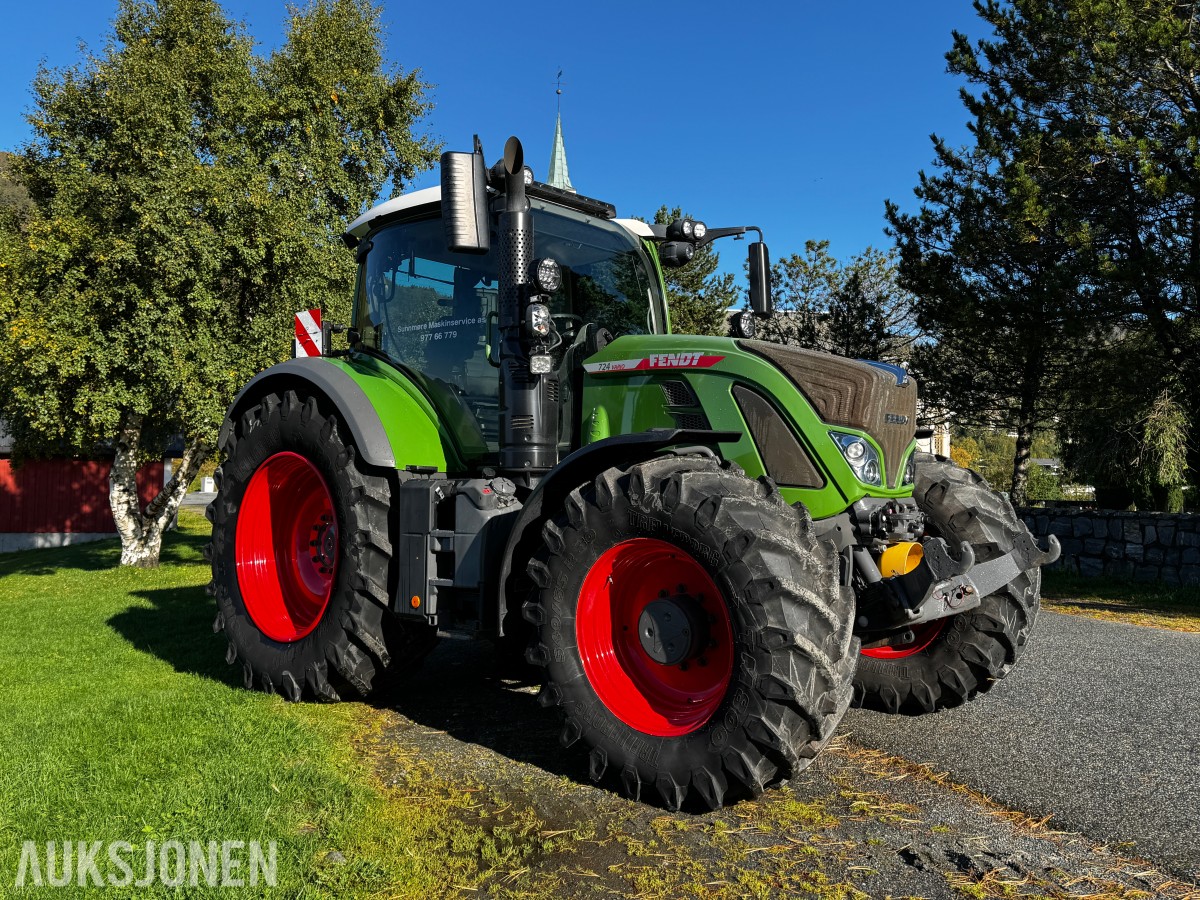 2023 Fendt 724 Vario Profi+ Gen 6 - Spakstyring - Isobus - 50 km/t - Gått 1305 timer - Front PTO og hydraulikkuttak - EU godkjent til juni 2027