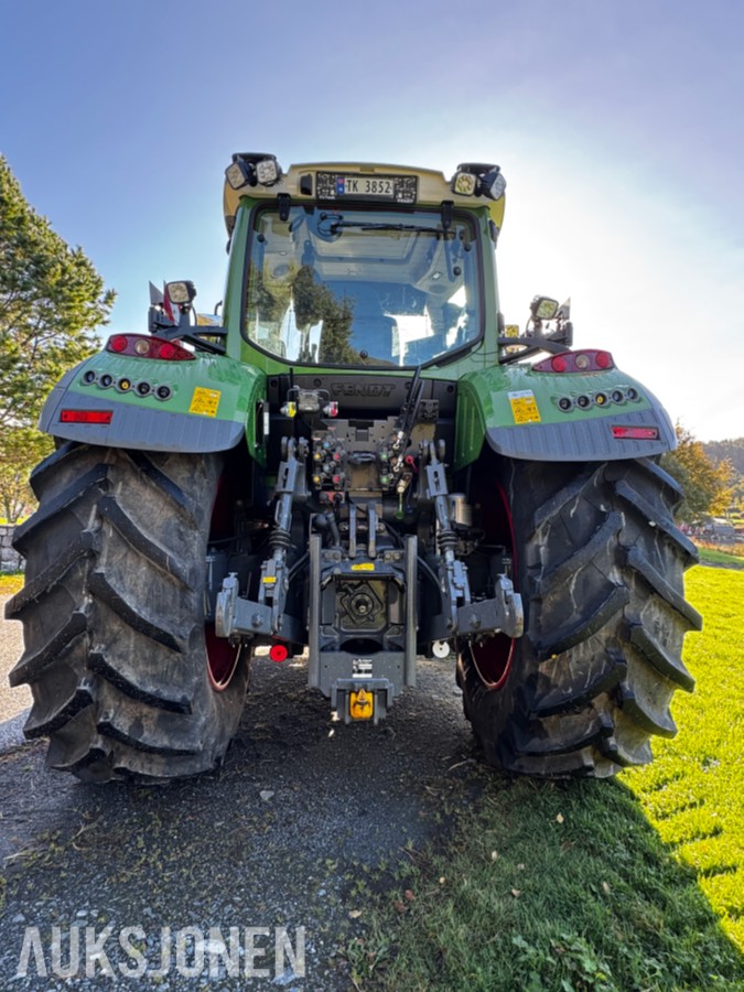 2023 Fendt 724 Vario Profi+ Gen 6 - Spakstyring - Isobus - 50 km/t - Gått 1305 timer - Front PTO og hydraulikkuttak - EU godkjent til juni 2027