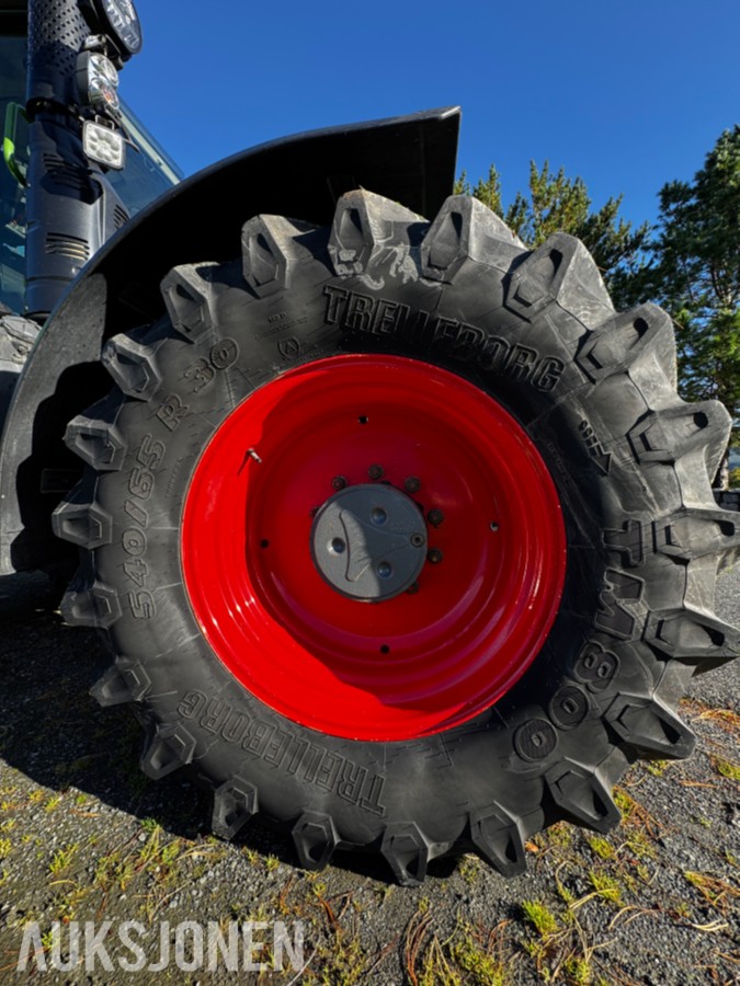 2023 Fendt 724 Vario Profi+ Gen 6 - Spakstyring - Isobus - 50 km/t - Gått 1305 timer - Front PTO og hydraulikkuttak - EU godkjent til juni 2027