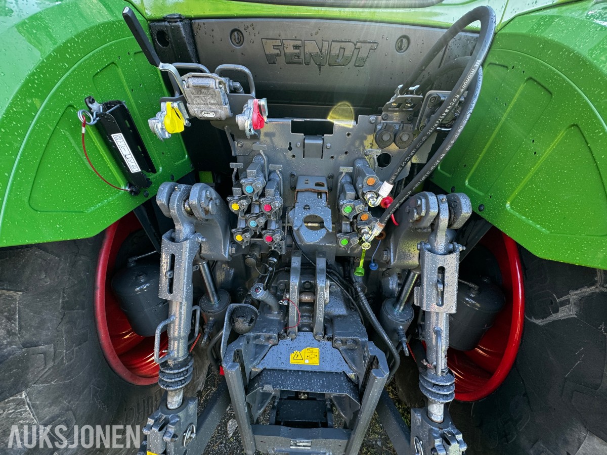 2023 Fendt 724 Vario Profi+ Gen 6 - Spakstyring - Isobus - 50 km/t - Gått 1305 timer - Front PTO og hydraulikkuttak - EU godkjent til juni 2027