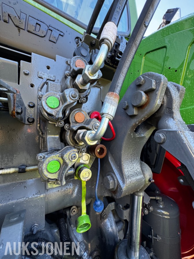 2023 Fendt 724 Vario Profi+ Gen 6 - Spakstyring - Isobus - 50 km/t - Gått 1305 timer - Front PTO og hydraulikkuttak - EU godkjent til juni 2027