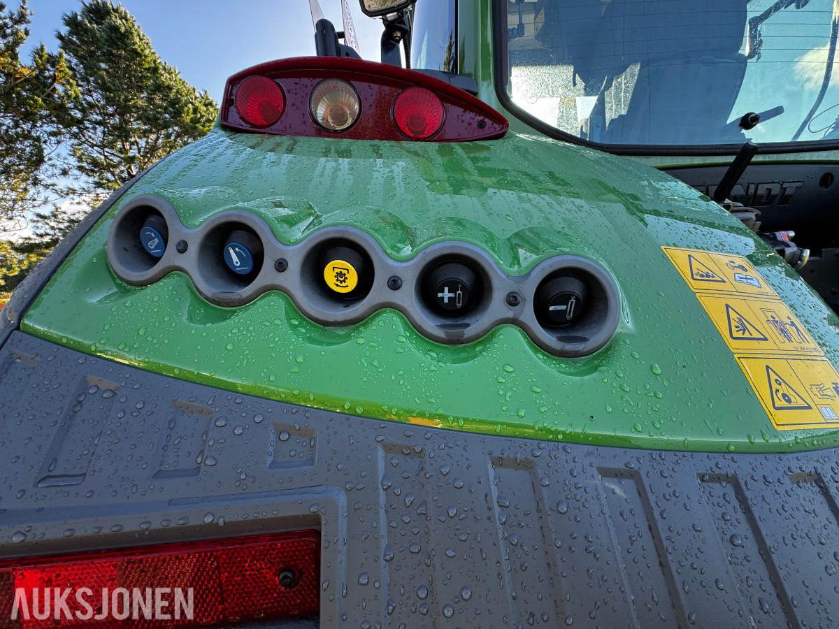 2023 Fendt 724 Vario Profi+ Gen 6 - Spakstyring - Isobus - 50 km/t - Gått 1305 timer - Front PTO og hydraulikkuttak - EU godkjent til juni 2027