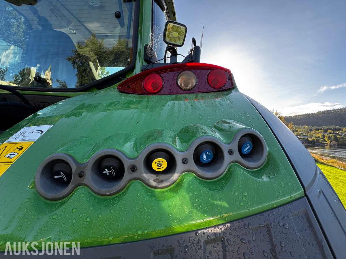 2023 Fendt 724 Vario Profi+ Gen 6 - Spakstyring - Isobus - 50 km/t - Gått 1305 timer - Front PTO og hydraulikkuttak - EU godkjent til juni 2027