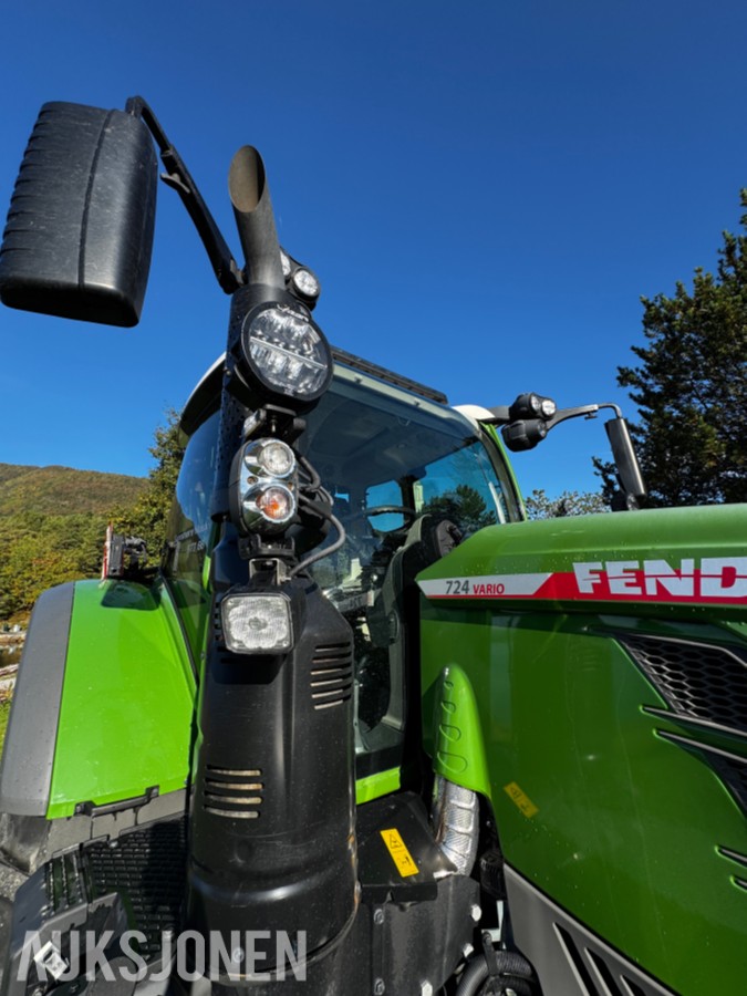 2023 Fendt 724 Vario Profi+ Gen 6 - Spakstyring - Isobus - 50 km/t - Gått 1305 timer - Front PTO og hydraulikkuttak - EU godkjent til juni 2027