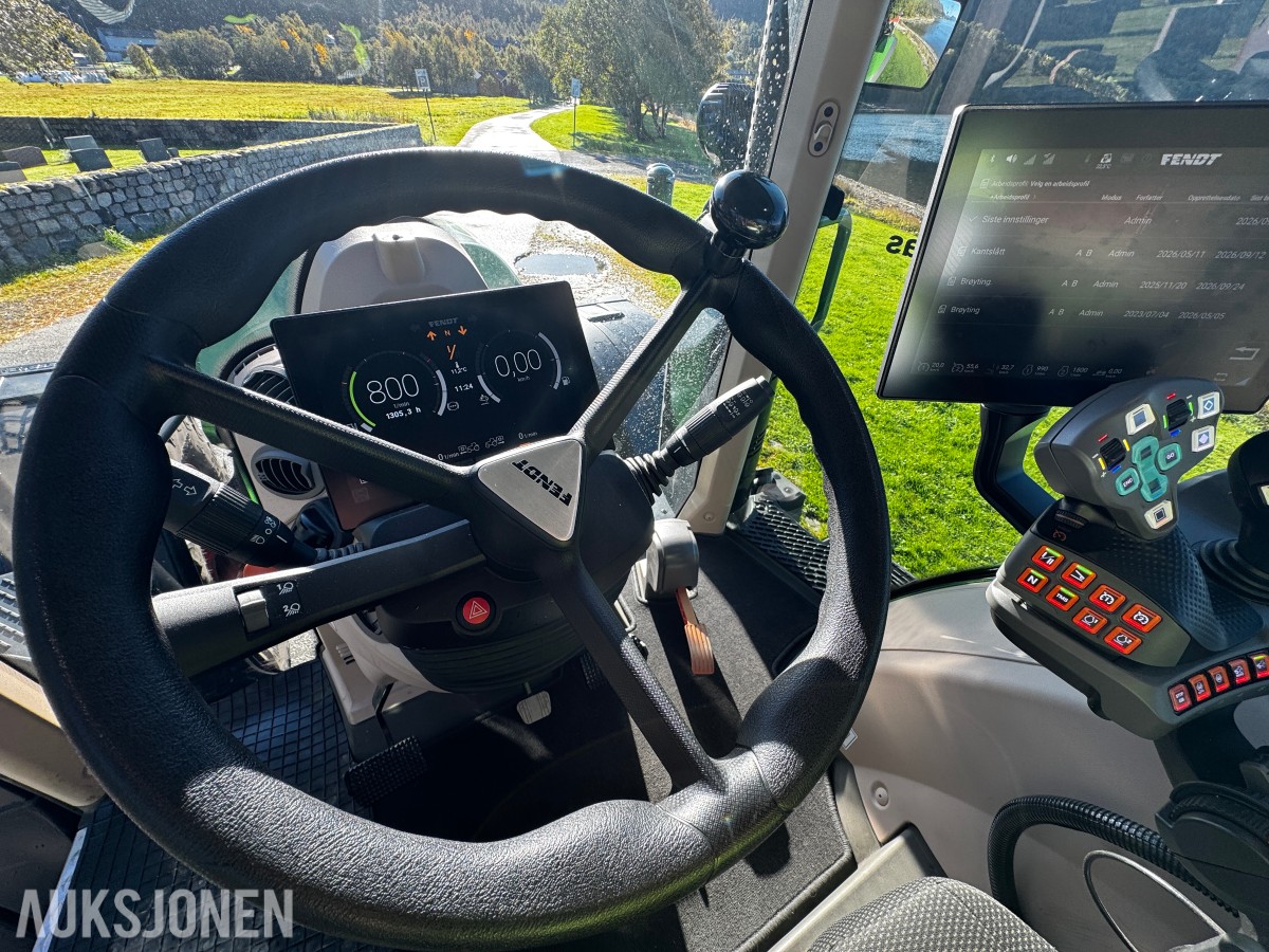 2023 Fendt 724 Vario Profi+ Gen 6 - Spakstyring - Isobus - 50 km/t - Gått 1305 timer - Front PTO og hydraulikkuttak - EU godkjent til juni 2027