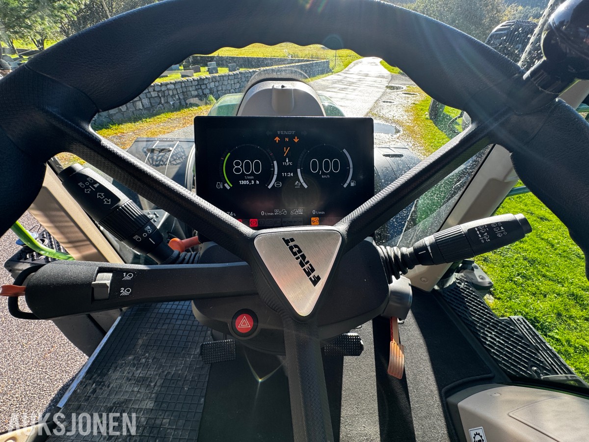 2023 Fendt 724 Vario Profi+ Gen 6 - Spakstyring - Isobus - 50 km/t - Gått 1305 timer - Front PTO og hydraulikkuttak - EU godkjent til juni 2027