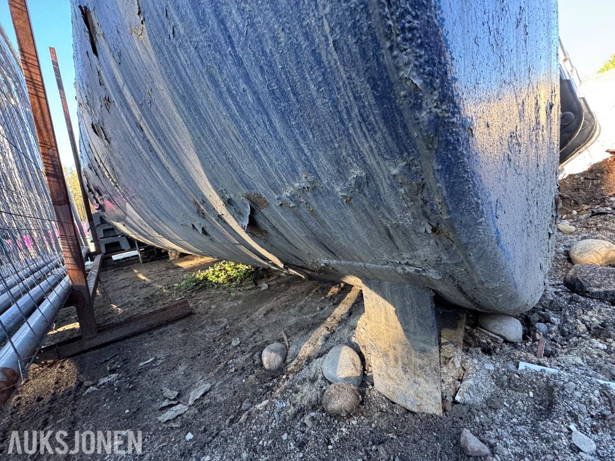 Dieseltank ca 5000 liter med pumpe og telleverk