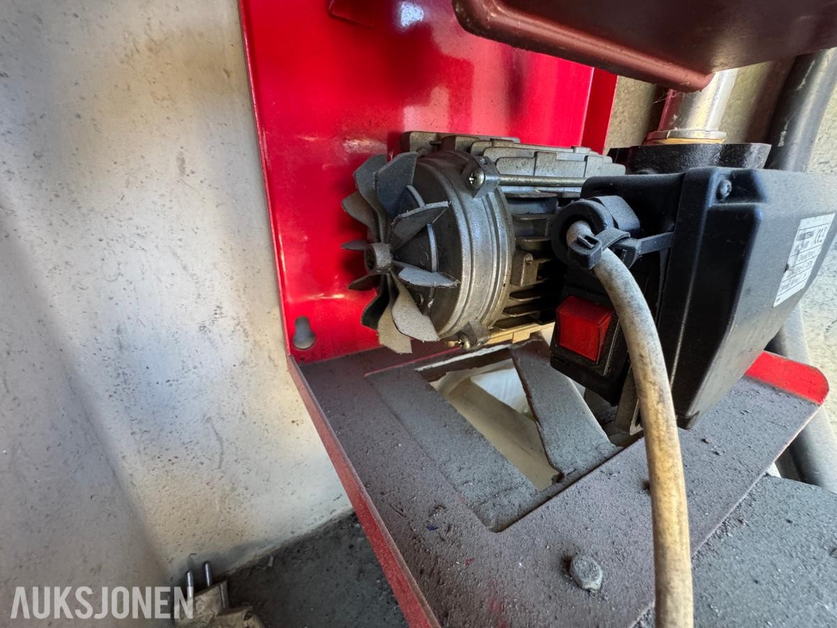 Dieseltank ca 5000 liter med pumpe og telleverk