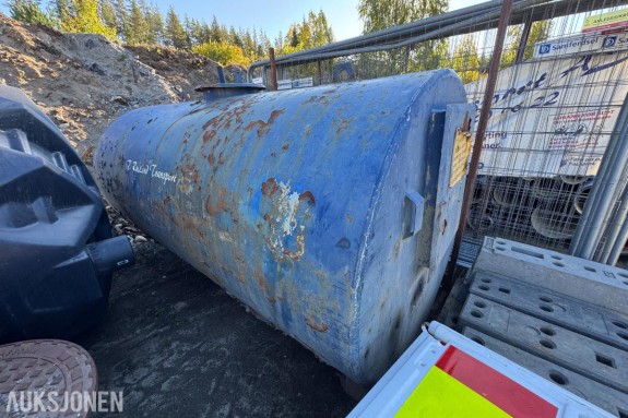 Dieseltank ca 5000 liter med pumpe og telleverk 
