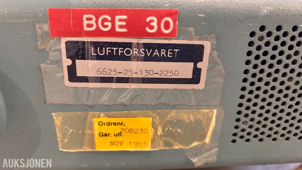 Parti med Tektronix måleutstyr – oscilloskoper og spektrumanalysator