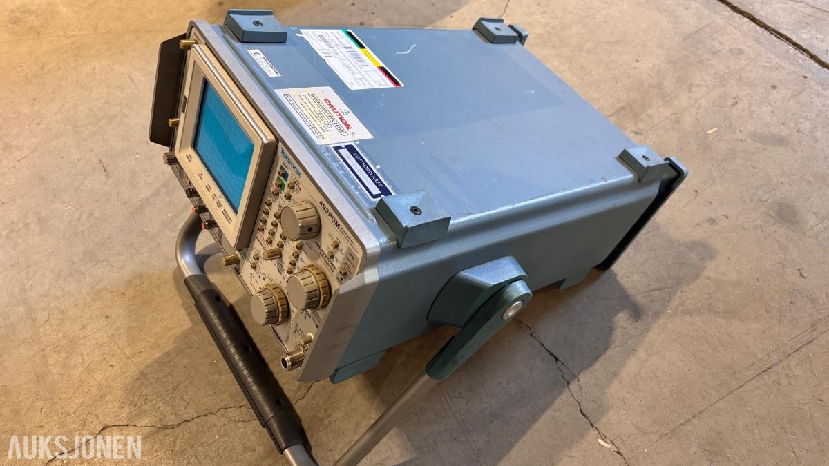 Parti med Tektronix måleutstyr – oscilloskoper og spektrumanalysator