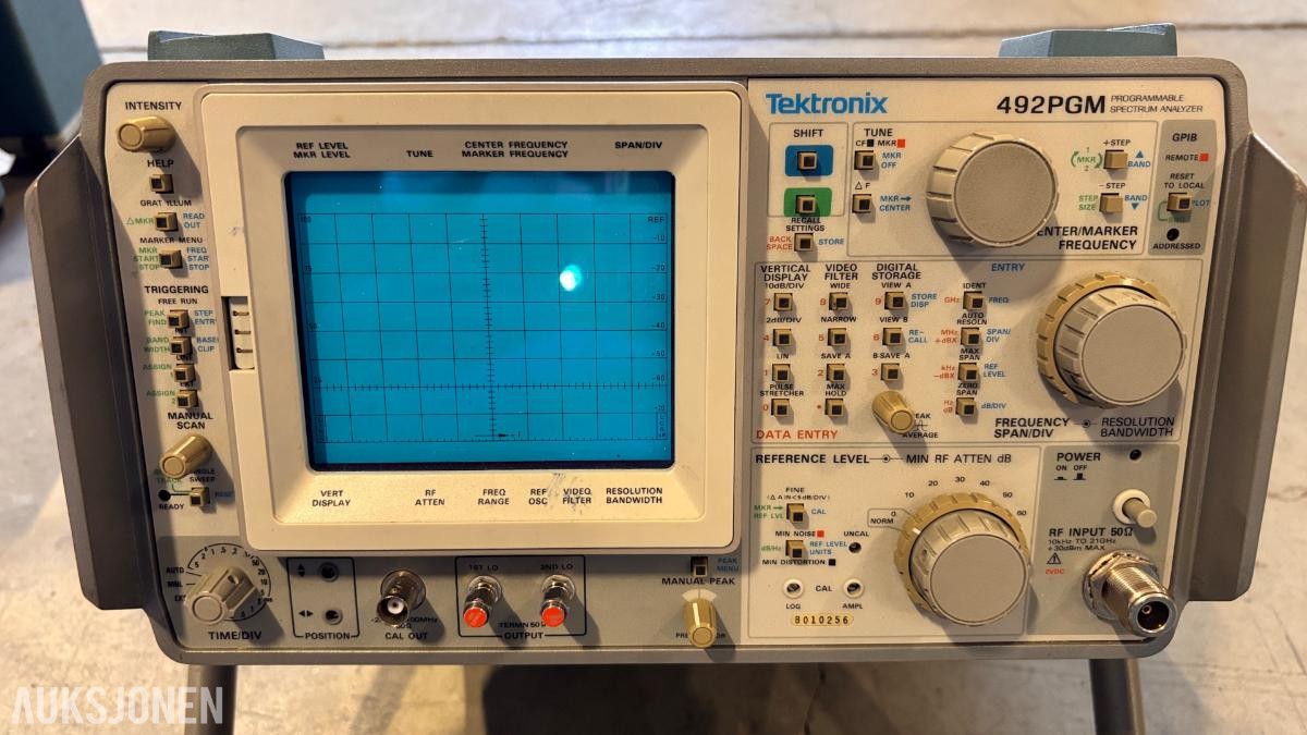 Parti med Tektronix måleutstyr – oscilloskoper og spektrumanalysator