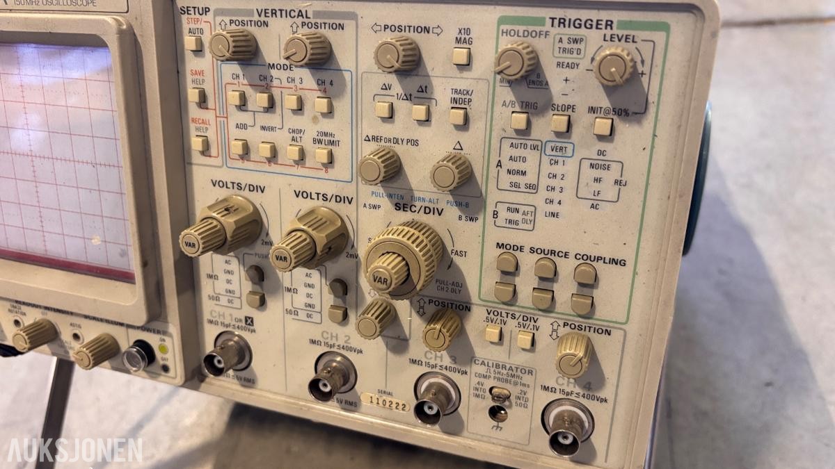 Parti med Tektronix måleutstyr – oscilloskoper og spektrumanalysator