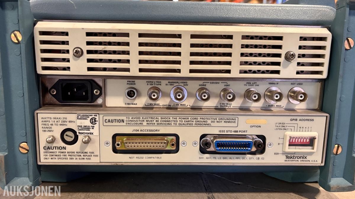 Parti med Tektronix måleutstyr – oscilloskoper og spektrumanalysator