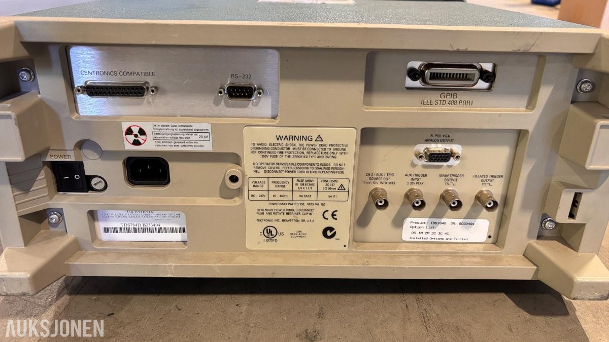Parti med Tektronix måleutstyr – oscilloskoper og spektrumanalysator