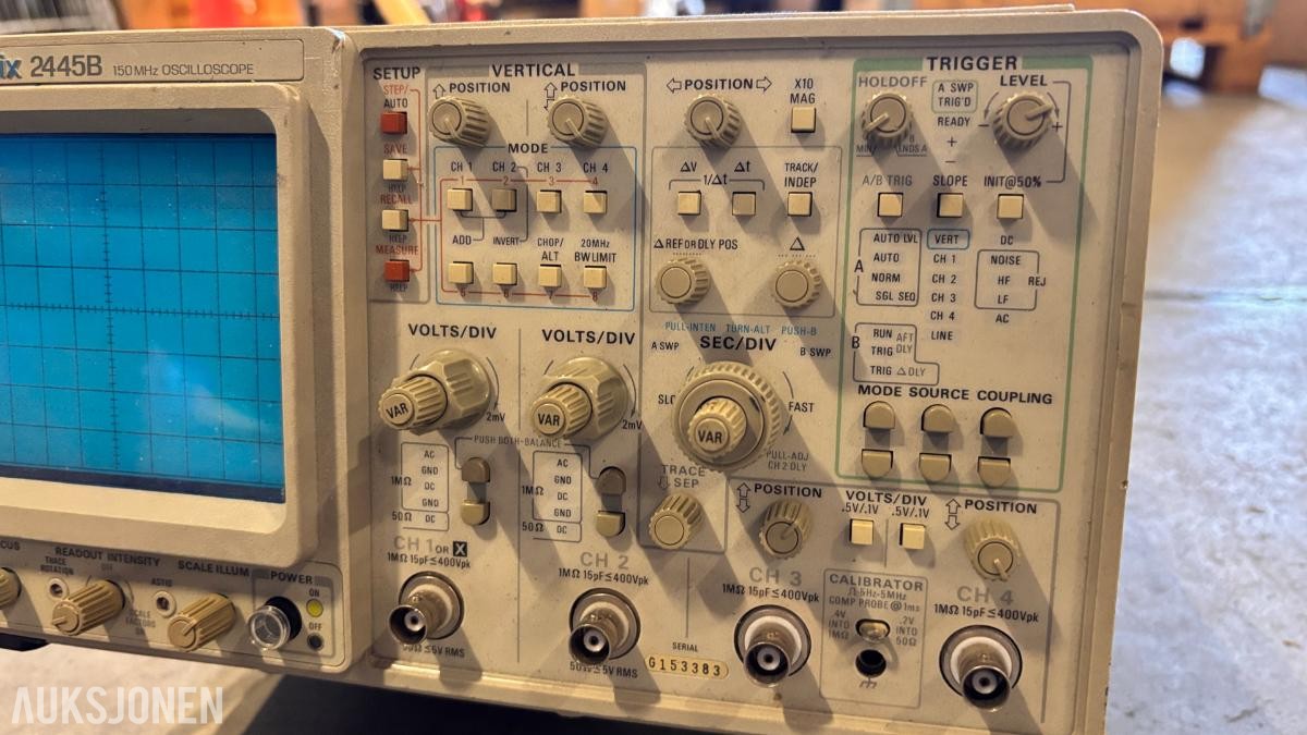 Parti med Tektronix måleutstyr – oscilloskoper og spektrumanalysator