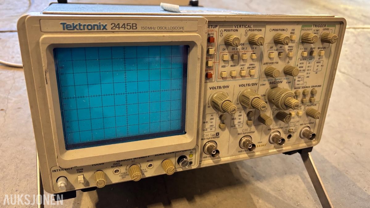 Parti med Tektronix måleutstyr – oscilloskoper og spektrumanalysator