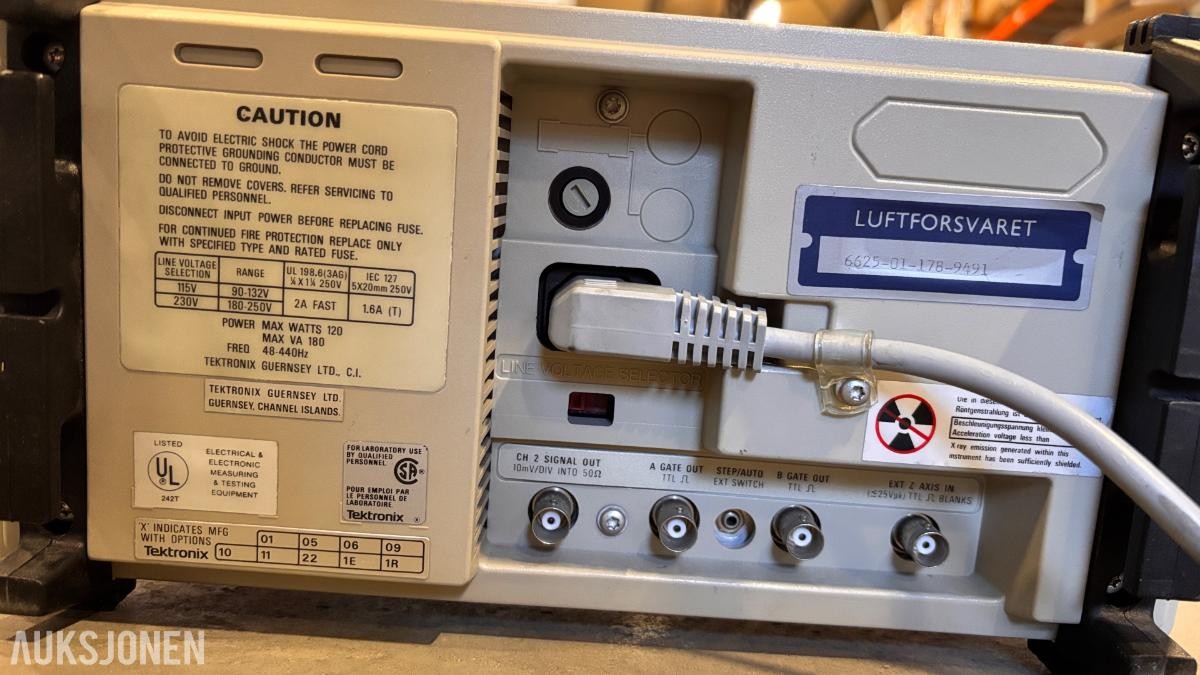 Parti med Tektronix måleutstyr – oscilloskoper og spektrumanalysator