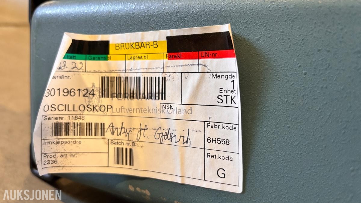 Parti med Tektronix måleutstyr – oscilloskoper og spektrumanalysator