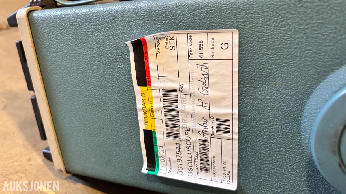 Parti med Tektronix måleutstyr – oscilloskoper og spektrumanalysator