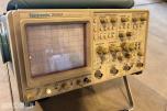 Parti med Tektronix måleutstyr – oscilloskoper og spektrumanalysator