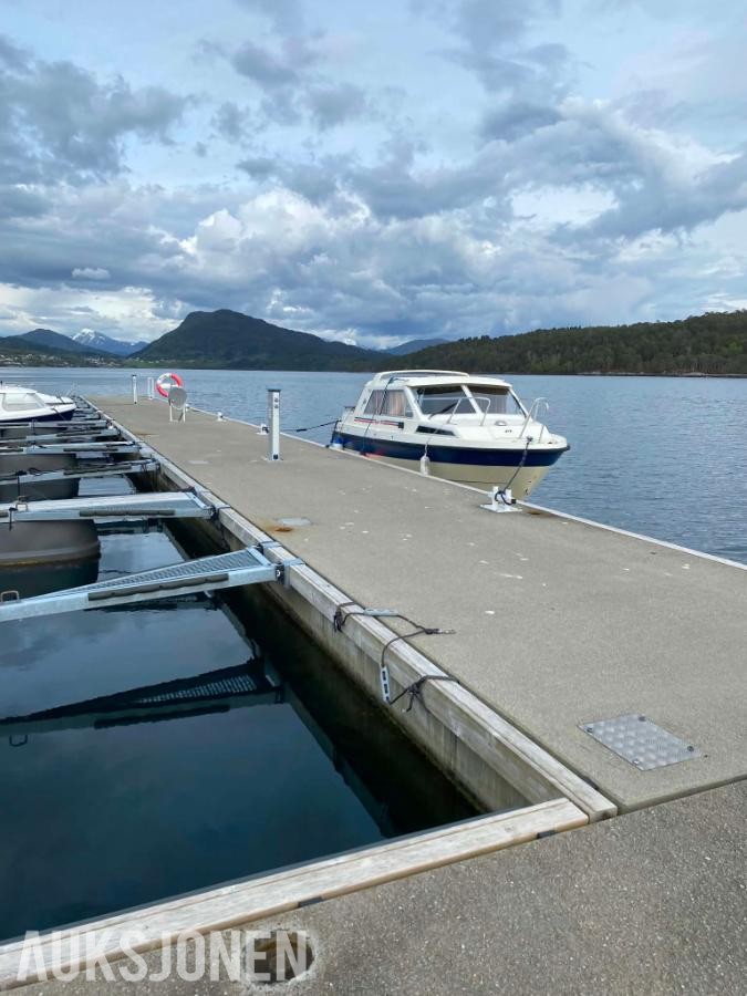 1986 Flipper 760 CabinCruiser med 200kh Volvo Penta Diesel 