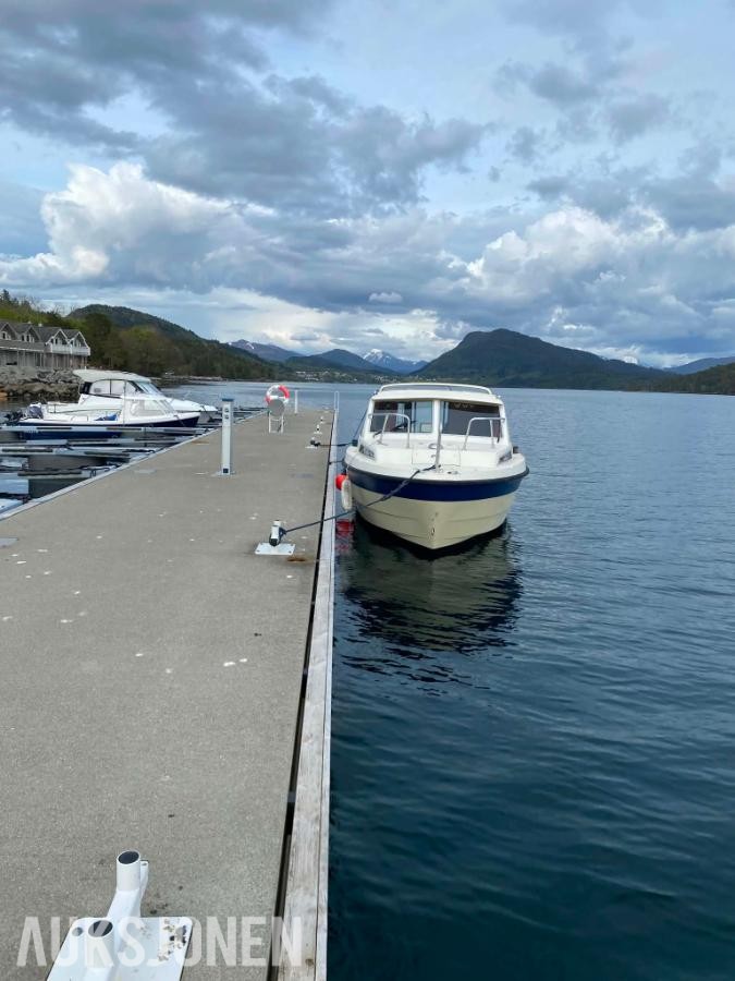 1986 Flipper 760 CabinCruiser med 200kh Volvo Penta Diesel 