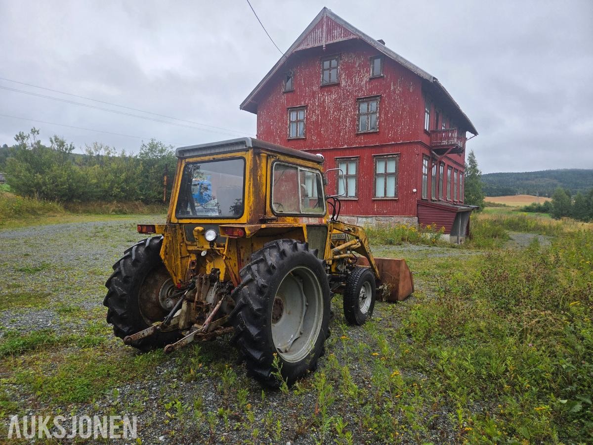 1977 Massey Ferguson MF550 TRAKTOR MED LASTER