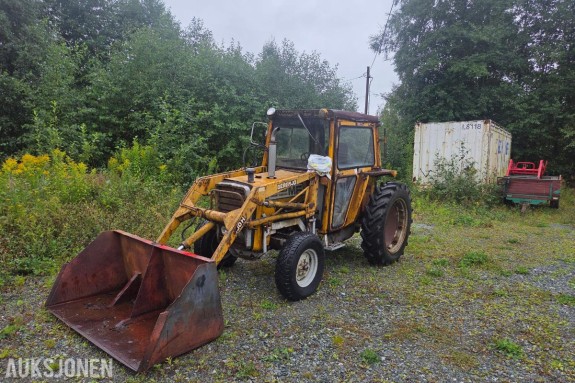 1977 Massey Ferguson MF550 TRAKTOR MED LASTER