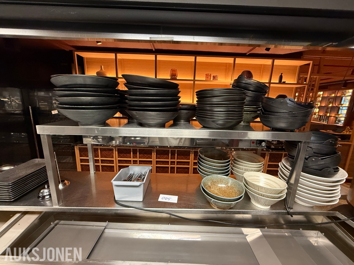 Større parti japansk restaurantservise – skåler og tallerkener