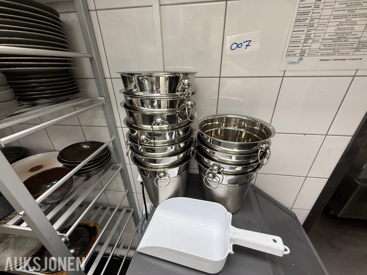 Stort parti restaurantservise, bambusdampere og serveringsutstyr – VEGA m.m.