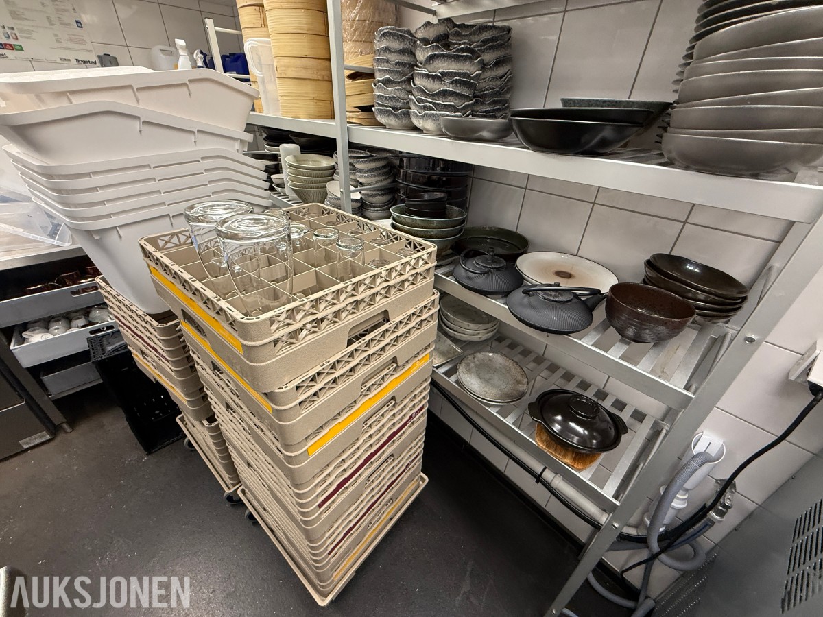 Stort parti restaurantservise, bambusdampere og serveringsutstyr – VEGA m.m.