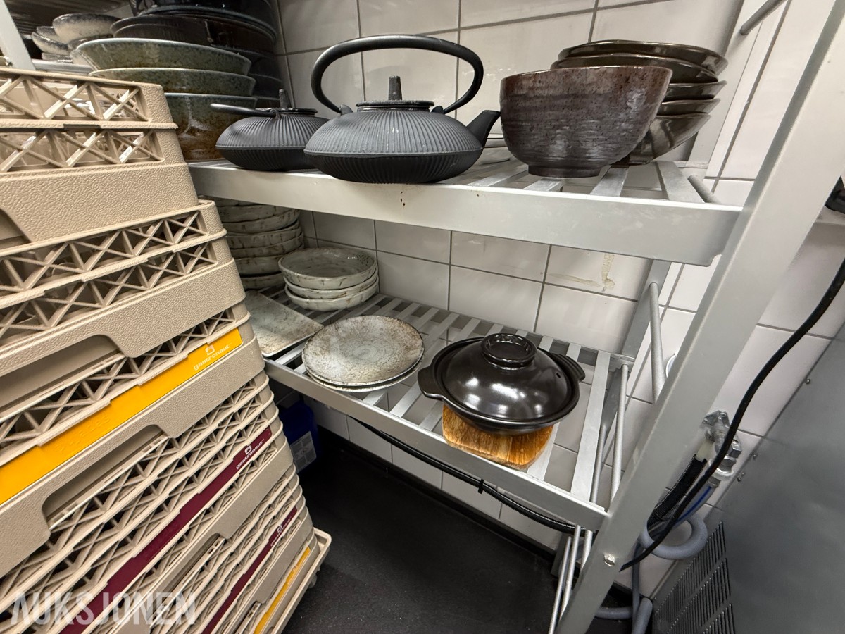 Stort parti restaurantservise, bambusdampere og serveringsutstyr – VEGA m.m.