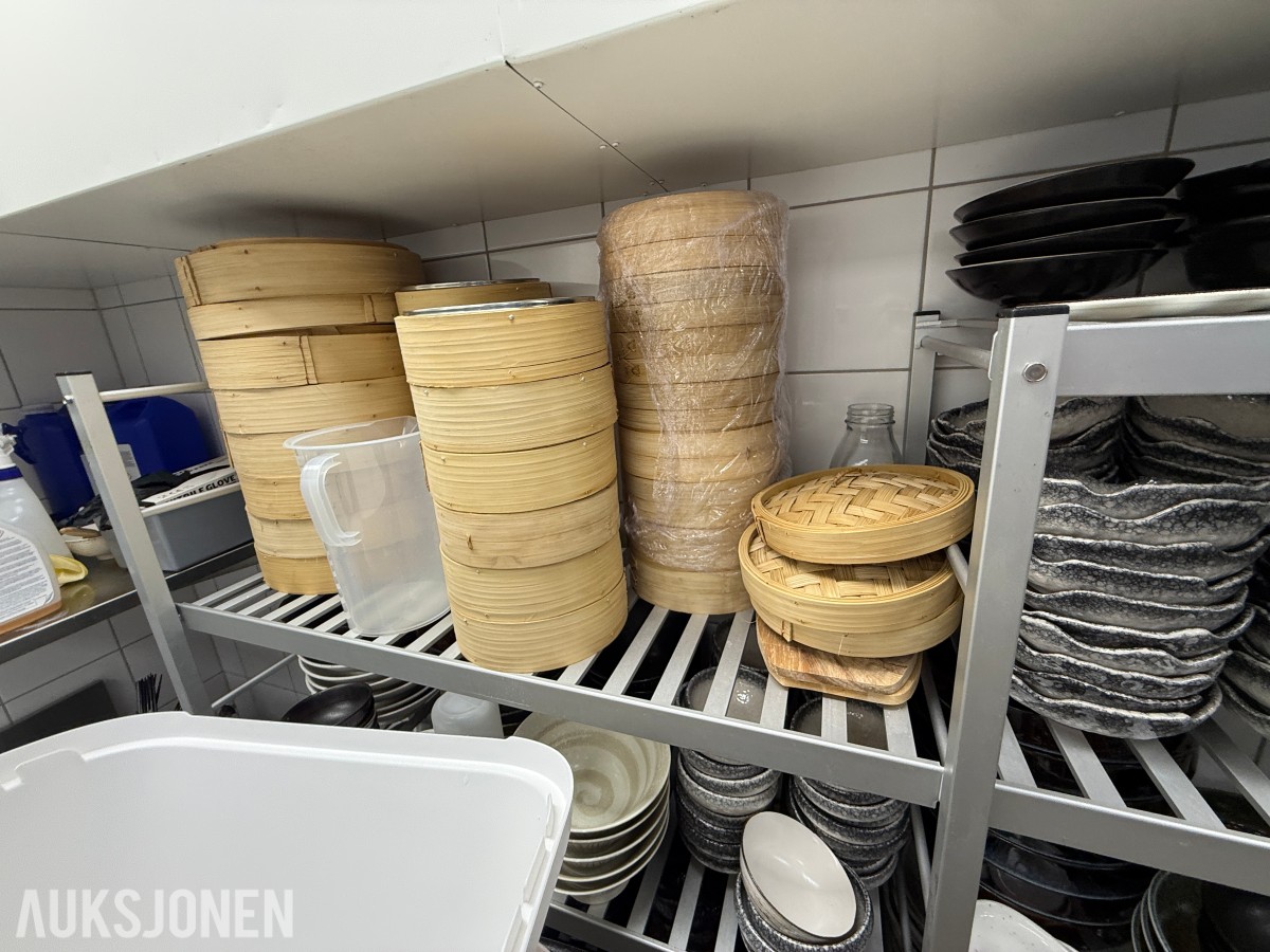 Stort parti restaurantservise, bambusdampere og serveringsutstyr – VEGA m.m.