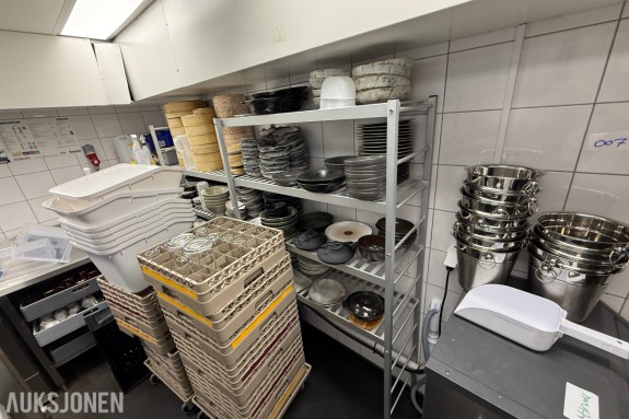 Stort parti restaurantservise, bambusdampere og serveringsutstyr – VEGA m.m.