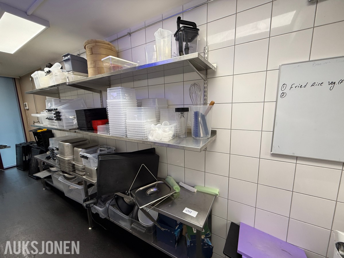 Stort parti kjøkkenutstyr og oppbevaring – restaurant/storkjøkken
