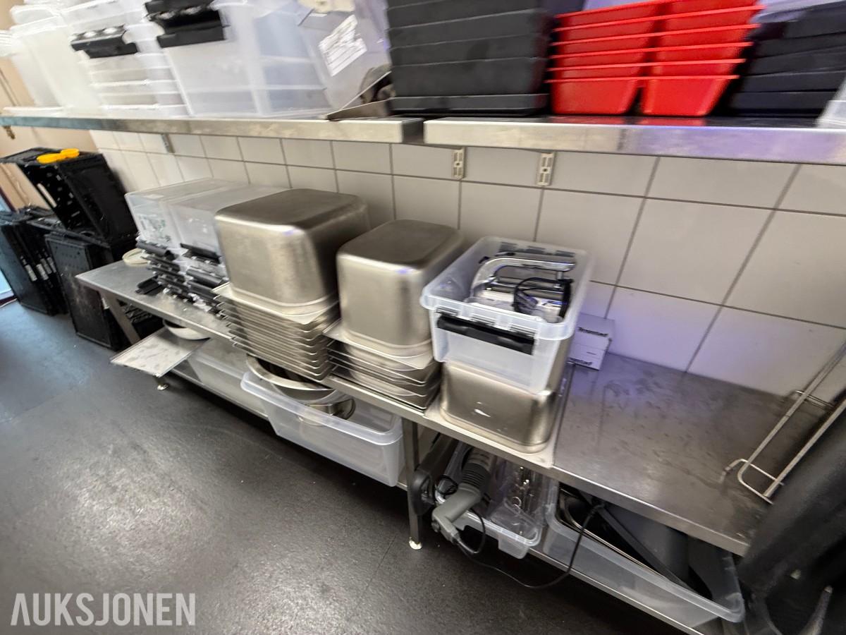 Stort parti kjøkkenutstyr og oppbevaring – restaurant/storkjøkken