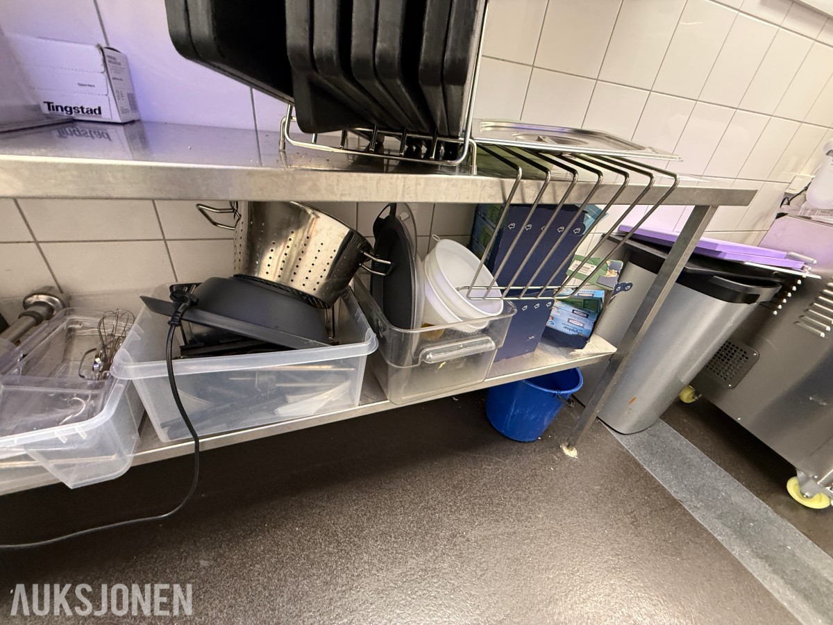Stort parti kjøkkenutstyr og oppbevaring – restaurant/storkjøkken