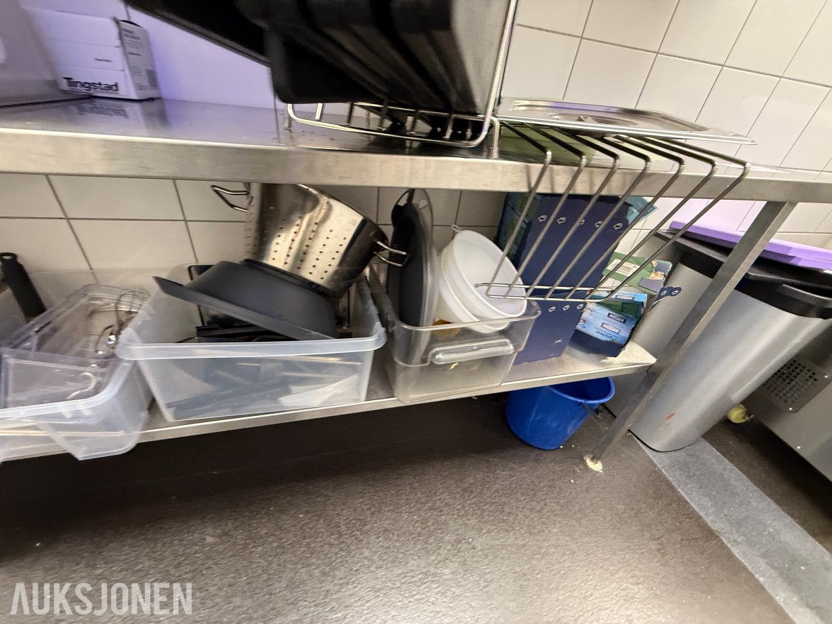 Stort parti kjøkkenutstyr og oppbevaring – restaurant/storkjøkken